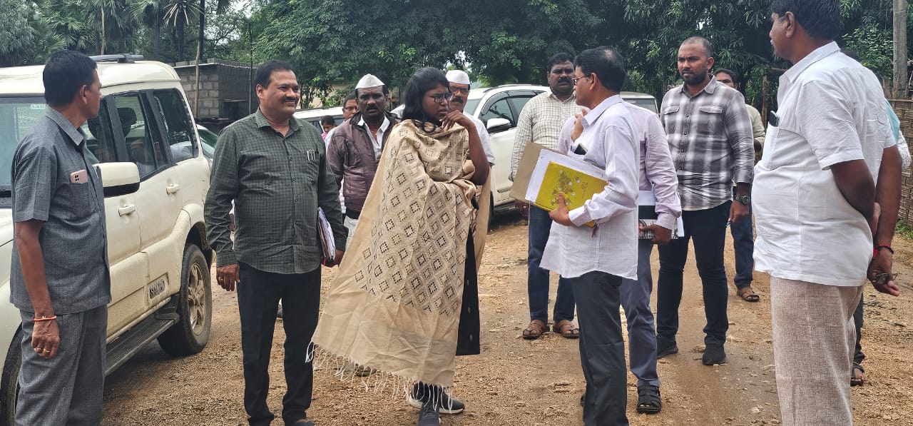 The Desk News: వరద బాధితులను పునరావస కేంద్రాలకు రావాలని విజ్ఞప్తి చేసిన కలెక్టర్ ఎస్పీ..స్పందించిన ప్రజలు.. పునరావాసాలకు తరలింపు