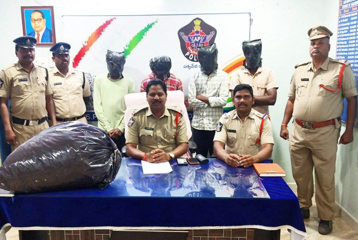 THE DESK NEWS : నలుగురు గంజాయి విక్రేతల అరెస్ట్… 22 కేజీల గంజాయి స్వాధీనం