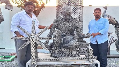 The Desk…Tenali : నట్లు, బోల్టులతో బాపూజీ…          ఆకట్టుకుంటున్న అపురూపమైన శిల్పం..!!