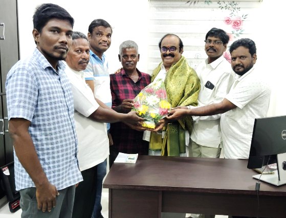 The Desk…Kaikaluru : ఏలూరు జిల్లా వైయస్సార్ కాంగ్రెస్ పార్టీ అధ్యక్షుడు డిఎన్ఆర్ కు నేతల అభినందనలు