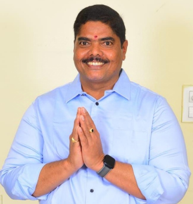 The Desk…Kaikaluru : వరద బాధితులకు YCP ఎమ్మెల్సీ జయమంగళ ఆపన్న హస్తం… తన నెల జీతం విరాళంగా ప్రకటన