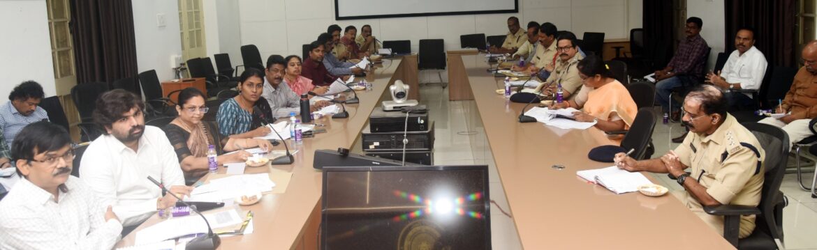 The Desk… Eluru : డ్రైవింగ్ లైసెన్స్ ల కొరకు దళారులను ఆశ్రయించొద్దు : ఉప రవాణా కమీషనర్ కరీమ్ వెల్లడి