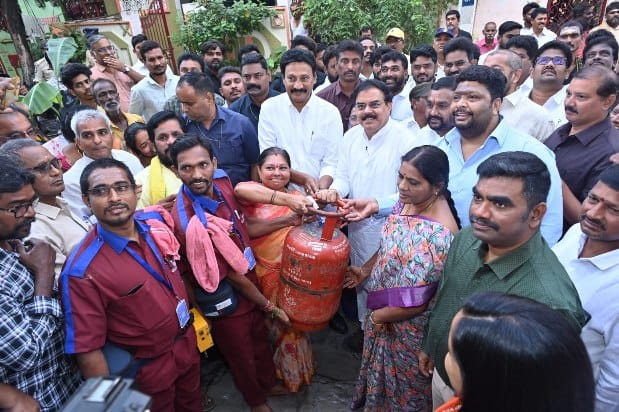The Desk…Vijayawada : దీపం-2 పథకంపై చేస్తున్న తప్పుడు ప్రచారాలను ప్రజలు నమ్మొద్దు : మంత్రి నాదెండ్ల
