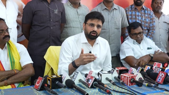 The Desk…Eluru : పోలవరం ప్రాజెక్టు నిర్మాణ పూర్తి పై స్వయంగా సీఎం చంద్రబాబు త్వరలో ప్రకటిస్తారు…