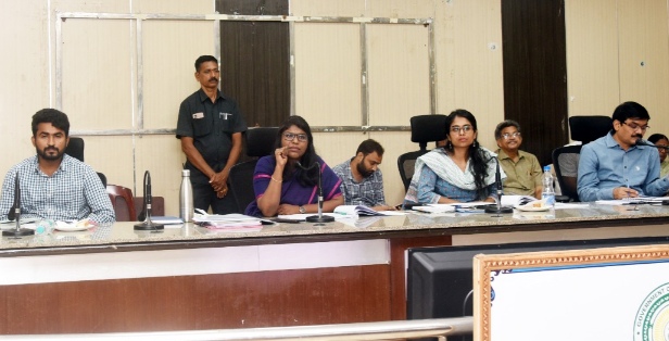The Desk…Eluru : రెవెన్యూ శాఖ ప్రతిష్టను పెంచాలి… రెవిన్యూ సేవల్లో వేగం, నాణ్యత పారదర్శకత ముఖ్యం : జిల్లా కలెక్టర్ సెల్వి