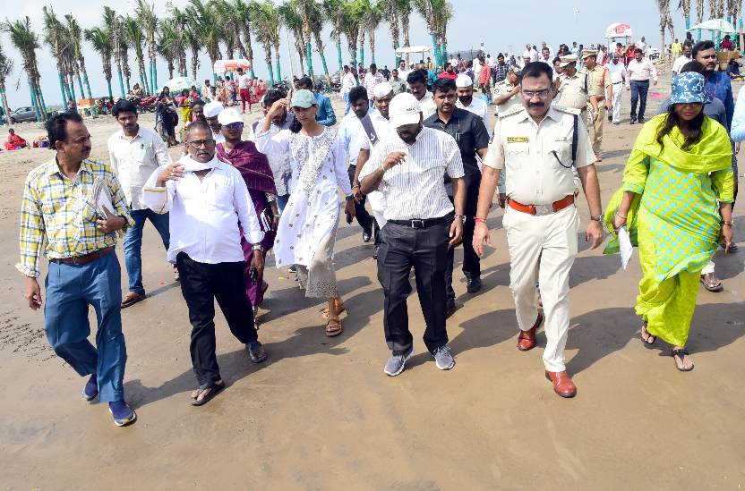 The Desk…Machilipatnam : సముద్ర తీరంలో భక్తులకు సౌకర్యాల నిర్వహణ పగడ్బందీగా చేయాలి… అధికారులకు జిల్లా కలెక్టర్ బాలాజీ ఆదేశం