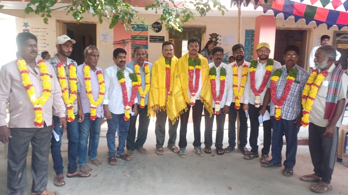 The Desk…Madepalli : సాగునీటి సంఘాల ప్రెసిడెంట్ గా చింతపల్లి సాల్మన్ రాజు – వైస్ ప్రెసిడెంట్ గా అమన్ రమణ  ఏకగ్రీవ ఎన్నిక..!!