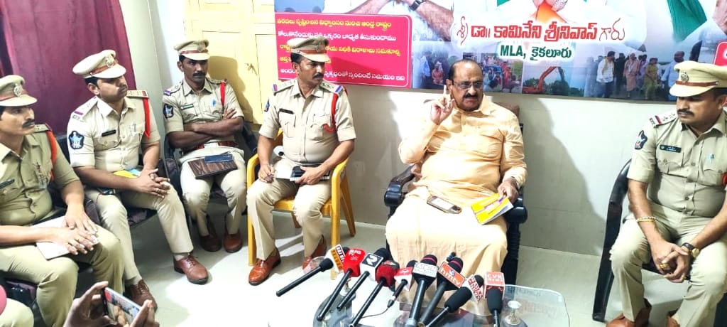 The Desk…Kaikaluru : జాతీయ రహదారి విస్తరణకు మాత్రమే మట్టి టిప్పర్లకు అనుమతి… నియోజకవర్గ పరిధి దాటి మట్టి తరలిస్తే సహించేది లేదు..