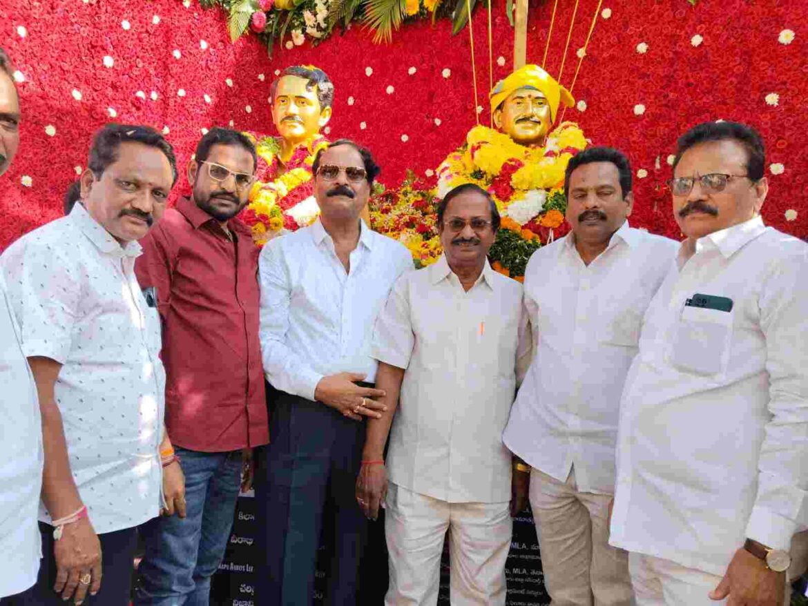 The Desk…Eluru : వంగవీటి రంగా, బడేటి బుజ్జి లకు కాపుసంక్షేమ సేవాసంఘం ఘన నివాళులు