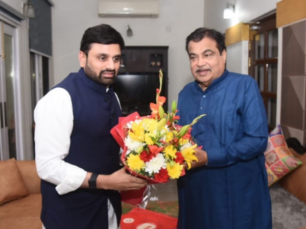 The Desk… Eluru : జాతీయ రహదారుల సమస్యల పరిష్కారానికి చర్యలు చేపట్టండి : కేంద్ర మంత్రి నితిన్ గడ్కరీకి ఎంపీ పుట్టా మహేష్ విజ్ఞప్తి