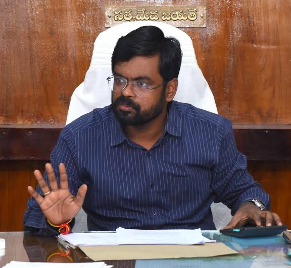 The Desk… Machilipatnam : కోడి పందేలు నిర్వహిస్తే కఠిన చర్యలు … జిల్లా కలెక్టర్ బాలాజీ హెచ్చరిక