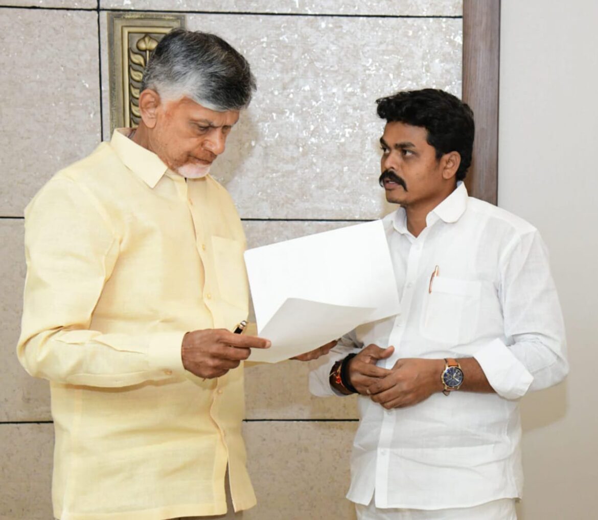 The Desk…Amaravati : AP CM ను కలిసిన పోలవరం MLA బాలరాజు