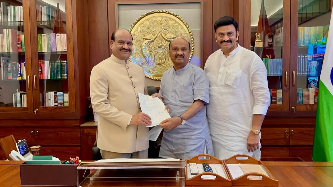 The Desk…Delhi : లోక్‌సభ స్పీకర్ ఓం బిర్లాను మర్యాదపూర్వకంగా కలిసిన ఆంధ్రప్రదేశ్ శాసనసభ స్పీకర్ అయ్యన్న, డిప్యూటీ స్పీకర్ రఘురామ కృష్ణంరాజు