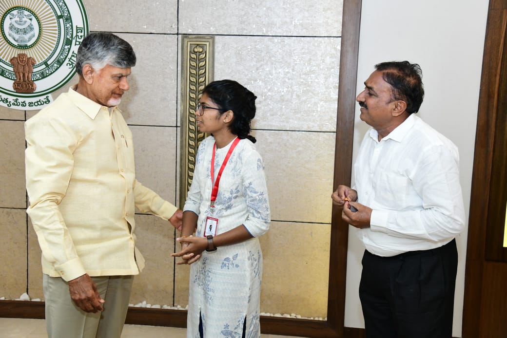 The Desk…Amaravati : సీఎం చంద్రబాబును కలిసిన అమరావతి బ్రాండ్ అంబాసిడర్‌ అంబుల వైష్ణవి