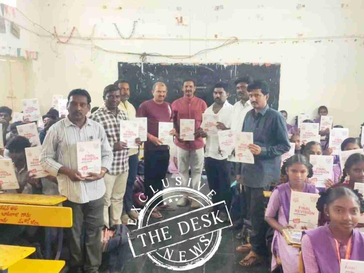 The Desk…Unguturu : SSC స్టూడెంట్స్ కు మోడల్ పేపర్స్ బహుకరించిన పూర్వ విద్యార్థి