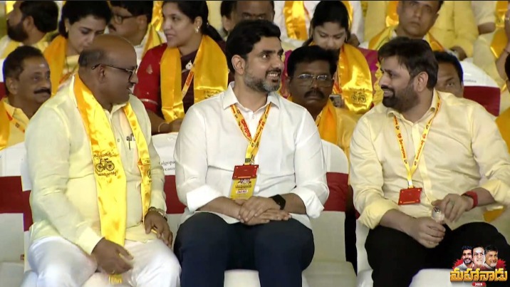 The Desk…Kadapa : మహానాడుకు హాజరైన యువనేత లోకేష్ తో తండ్రి – తనయుల మాటామంతి