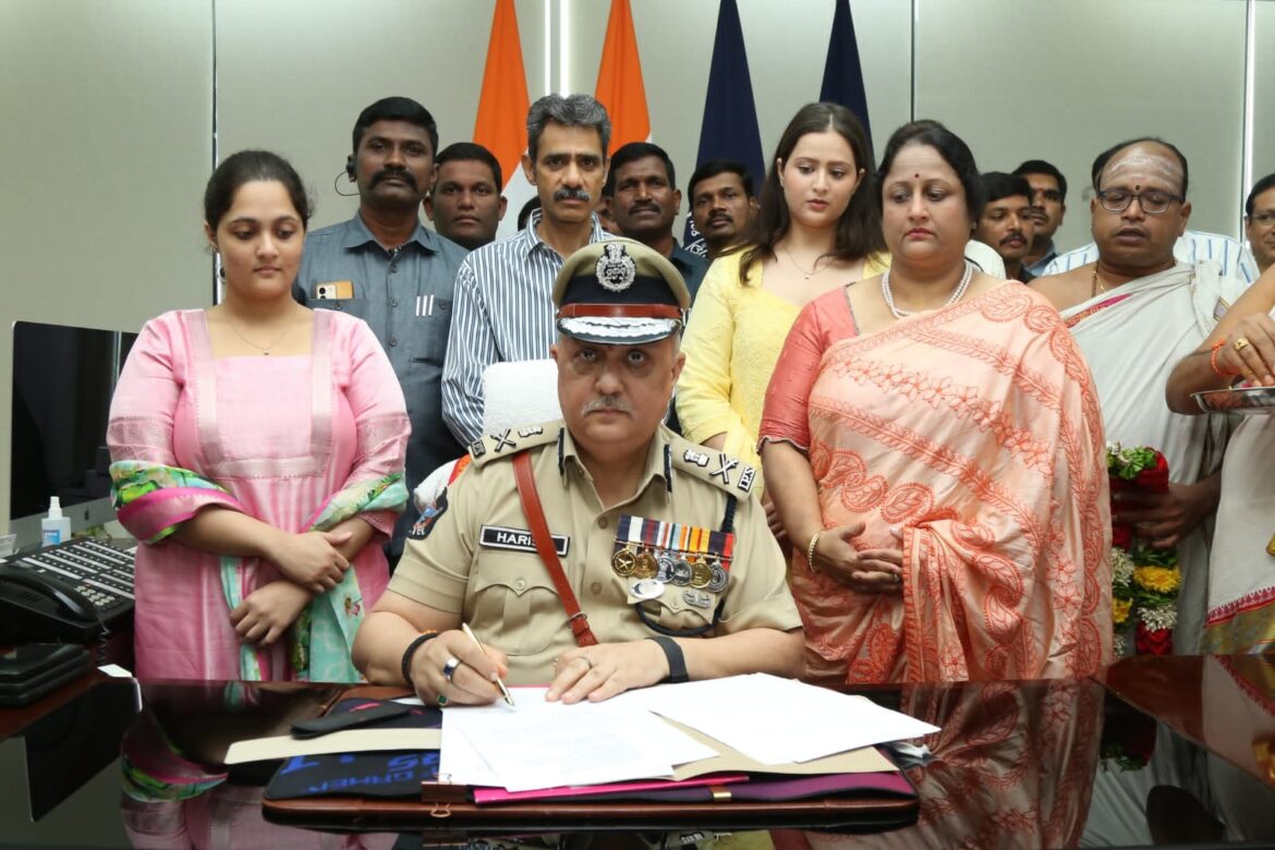 The Desk…Amaravati : పూర్తిస్థాయి డీజీపీగా హరీష్ కుమార్ గుప్తా పదవీ బాధ్యతలు స్వీకరణ..
