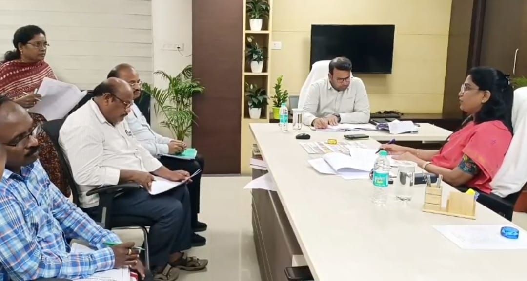 The Desk…RJY : పన్నుల వసూళ్ల లో రూ.20 కోట్ల మేర అదనపు ఆదాయం అభినందనీయం ➖కలెక్టర్ పి ప్రశాంతి
