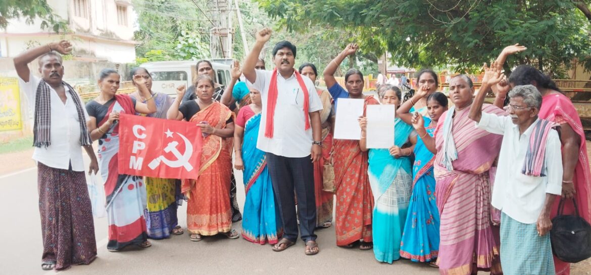 The Desk…Eluru : మండవల్లిలో పేదల ఇళ్ళ స్థలాల్లో పోలీస్ స్టేషన్ నిర్మాణం నిలుపుదల చేయాలి