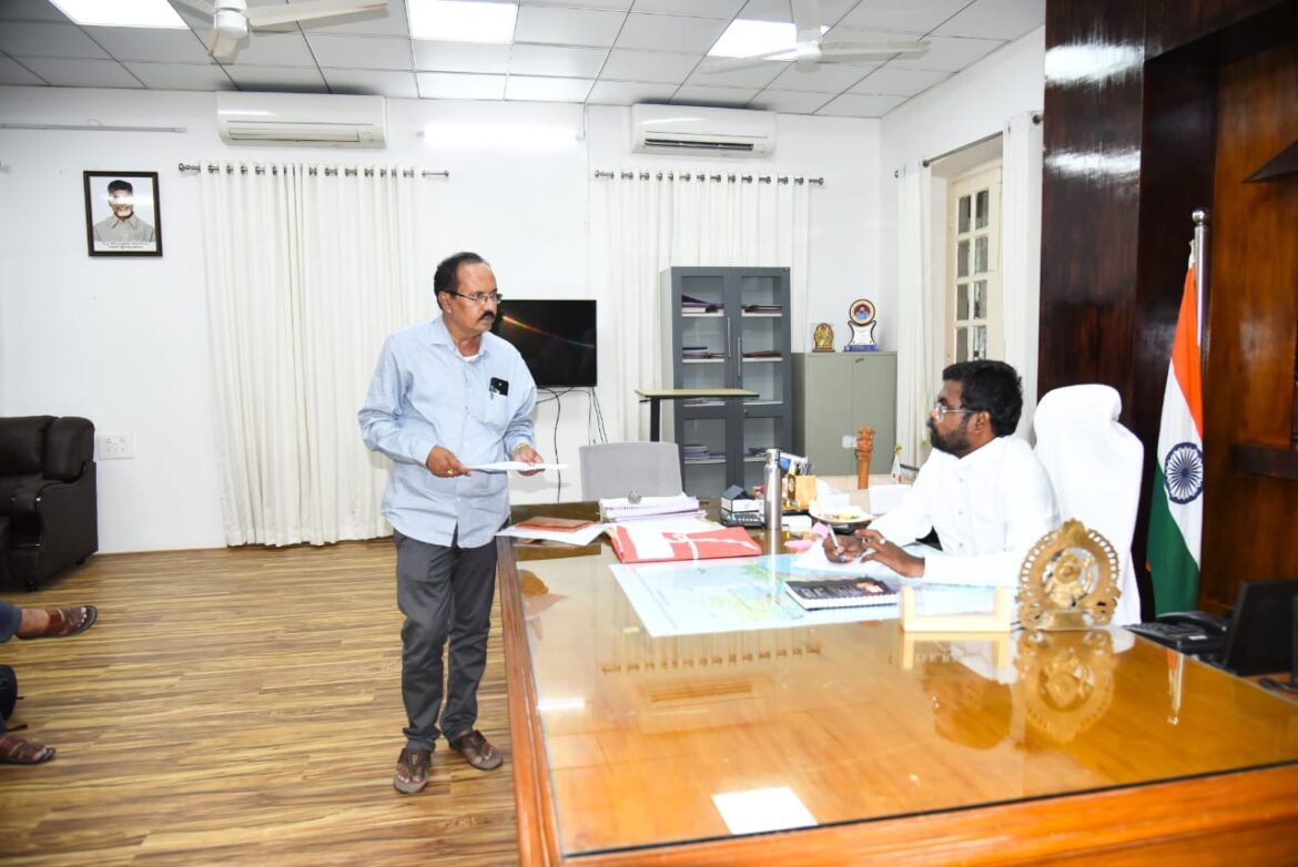 The Desk…Machilipatnam : వేరుశనగ సాగుకు కేంద్రం 100% రాయితీ ఇస్తోంది.. ఆ దిశగా రైతులను ప్రోత్సహించండి : అధికారులకు జిల్లా కలెక్టర్ డీకే బాలాజీ ఆదేశం