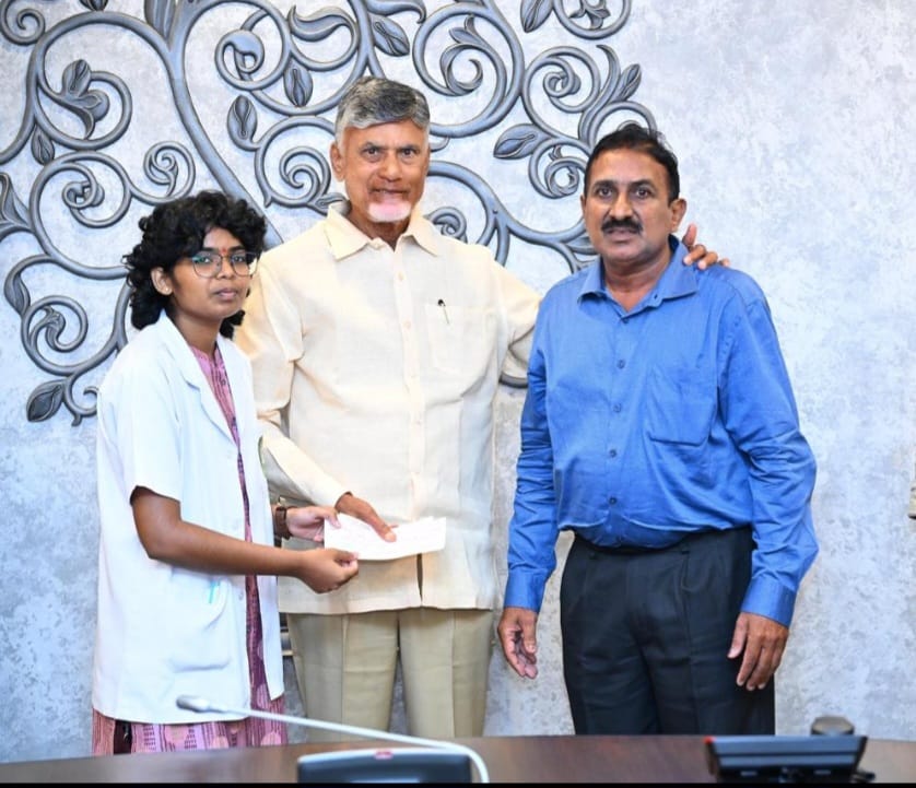 The Desk…Mudinepalli : పేదల పాలిట వైద్యుడు డాక్టర్ అంబుల మనోజ్