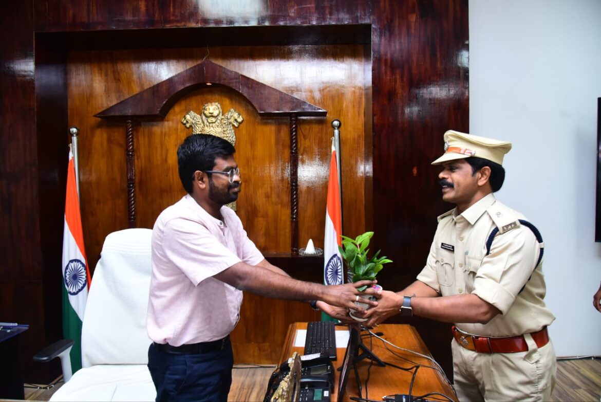 The Desk…Machilipatnam : జిల్లా కలెక్టర్ ను మర్యాదపూర్వకంగా కలసిన జిల్లా రవాణా అధికారి పి. మురళీధర్
