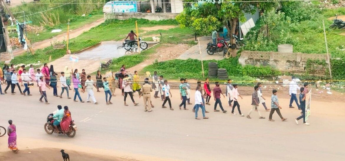 The Desk…Kaikaluru : మత్తు పదార్థాలు వినియోగంపై కైకలూరు, ముదినేపల్లి పోలీసుల  అవగాహన ర్యాలీ