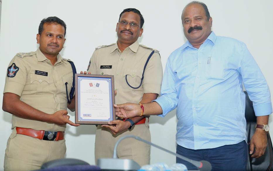 The Desk…Guntur : పాస్పోర్ట్ దరఖాస్తుల విచారణ సేవల్లో రాష్ట్రంలో ద్వితీయ స్థానం : జిల్లా ఎస్పీ సతీష్ కుమార్