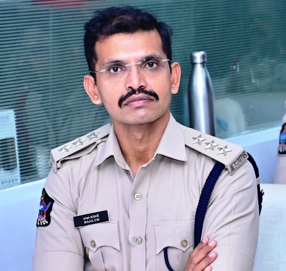 The Desk…Machilipatnam : పశువులను రోడ్లపైకి వదిలితే యజమానులపై చర్యలు తీసుకుంటాం – బందరు డిఎస్పి