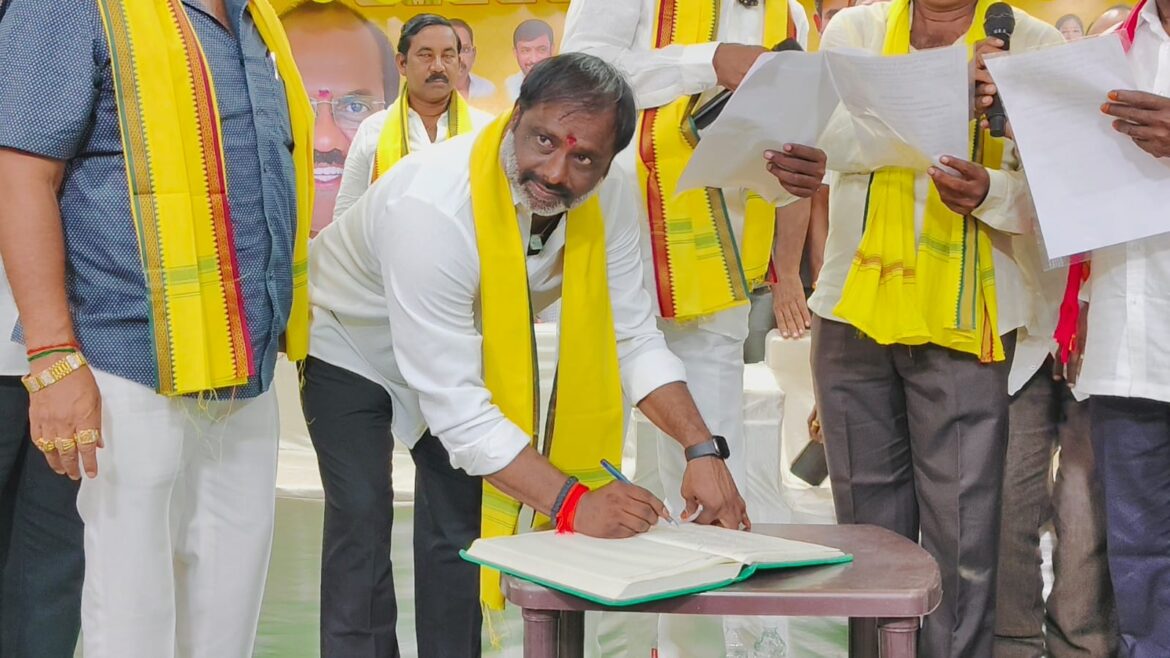 The Desk…Eluru : వ్యవసాయ సహకార పరపతి సంఘం చైర్మన్ గా అమరావతి అశోక్ ప్రమాణ స్వీకారం..!!