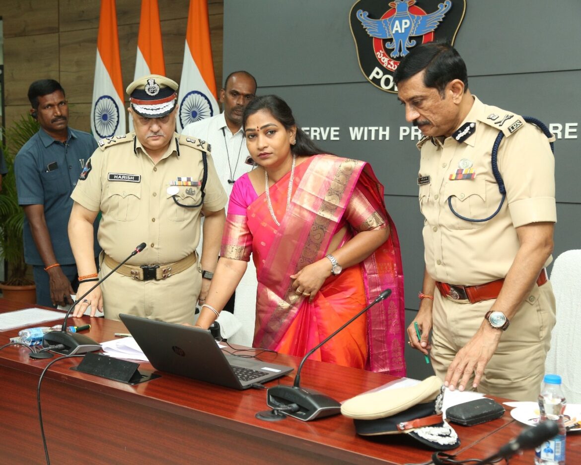 The Desk…Mangalagiri : పోలీస్ స్టేషన్లలో సిబ్బంది కొరతను అధిగమించడానికి ఈ నియమాక ప్రక్రియ దోహదపడుతుంది : హోం మంత్రి అనిత