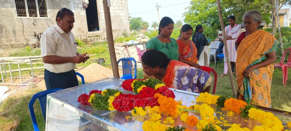 The Desk…Mudinepalli : అనారోగ్యంతో బాధపడుతూ మృతి చెందిన కుటుంబానికి  వైష్ణవి అండ మరియు ఆర్ధిక సహాయం