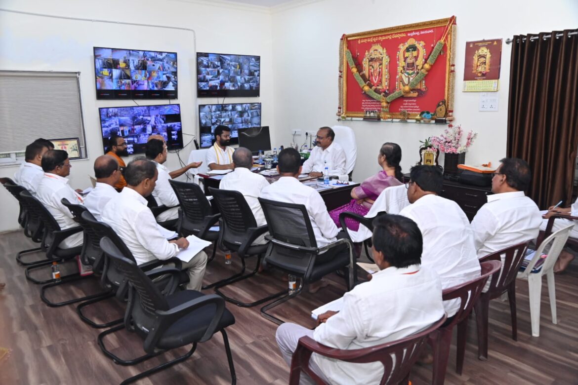 The Desk…Vijayawada :  దసరా ఉత్సవ ఏర్పాట్లు ప్రణాళికాబద్దంగా ఉండాలి : దేవదాయశాఖ కమిషనర్ రామచంద్ర మోహన్