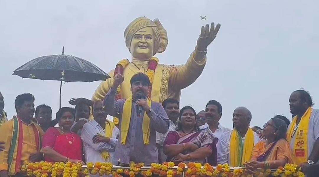 The Desk…Lingapalem : ఎన్టీఆర్ విగ్రహాన్ని ఆవిష్కరించిన MLA రోషన్ కుమార్