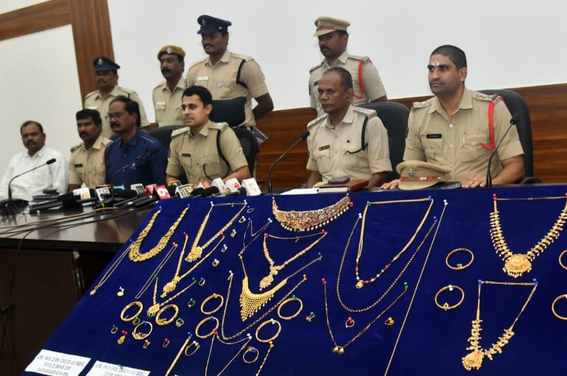 The Desk…Prattipadu : పెద్దాపురం డిఎస్పి హరి రాజు పర్యవేక్షణలో..!! ప్రతిపాడు సీఐ సూర్య అప్పారావు ఆధ్వర్యంలో.!!