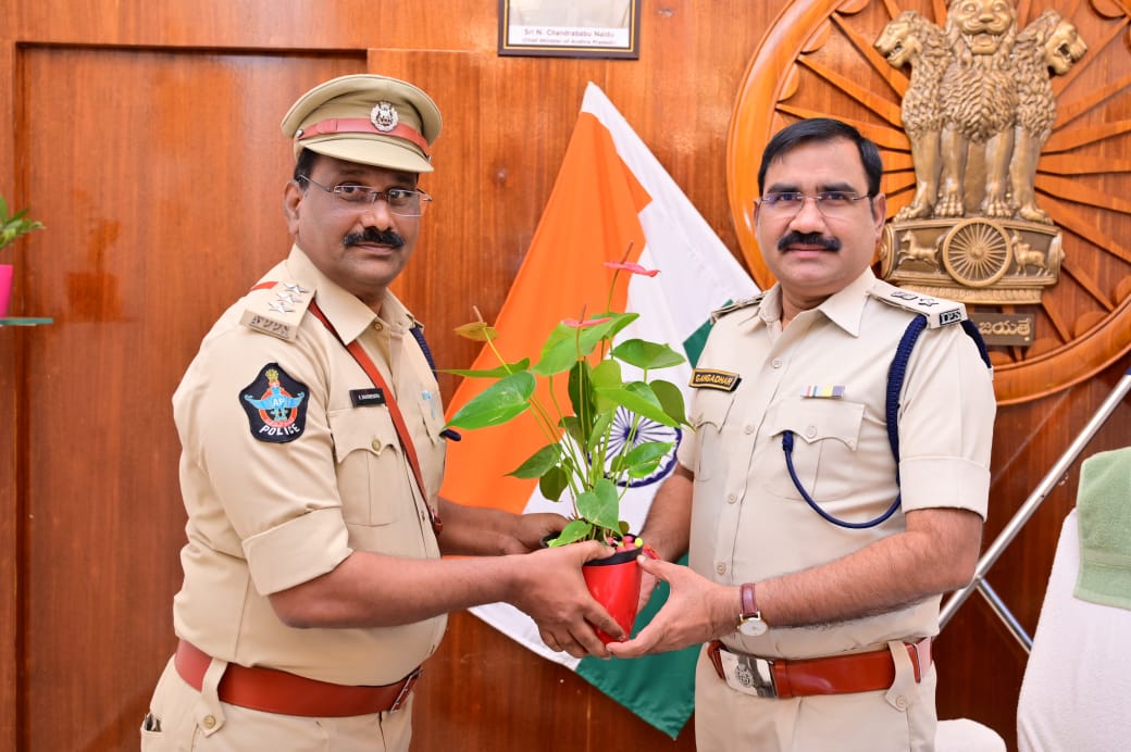The Desk…Machilipatnam : జిల్లా మహిళా పోలీస్ స్టేషన్ డిఎస్పీగా కోసూరి ధర్మేంద్ర బాధ్యతలు స్వీకరణ