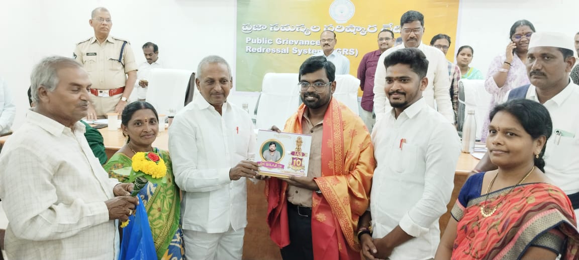 The Desk…Machilipatnam : జాతీయ స్థాయిలో ఉత్తమ ఐఏఎస్ అవార్డుకు ఎంపికైన కృష్ణాజిల్లా కలెక్టర్ బాలాజీ
