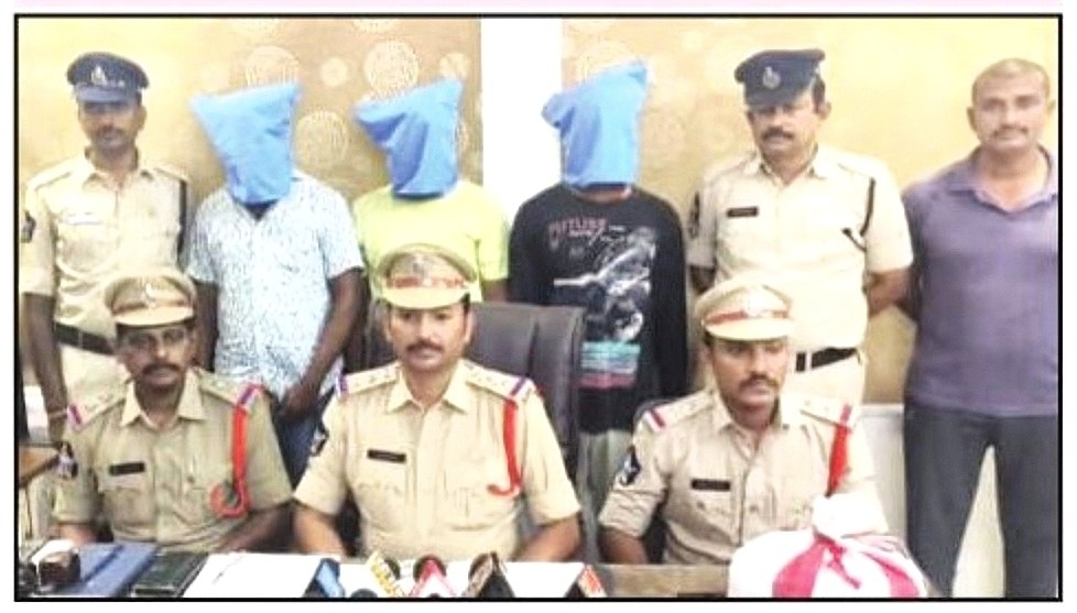 The Desk…Kaikaluru (Crime) : కైకలూరు రూరల్ పోలీసుల అదుపులో ముగ్గురు గంజాయి విక్రేతలు – 2.5కిలోల గంజాయి స్వాధీనం – రిమాండ్కు తరలింపు