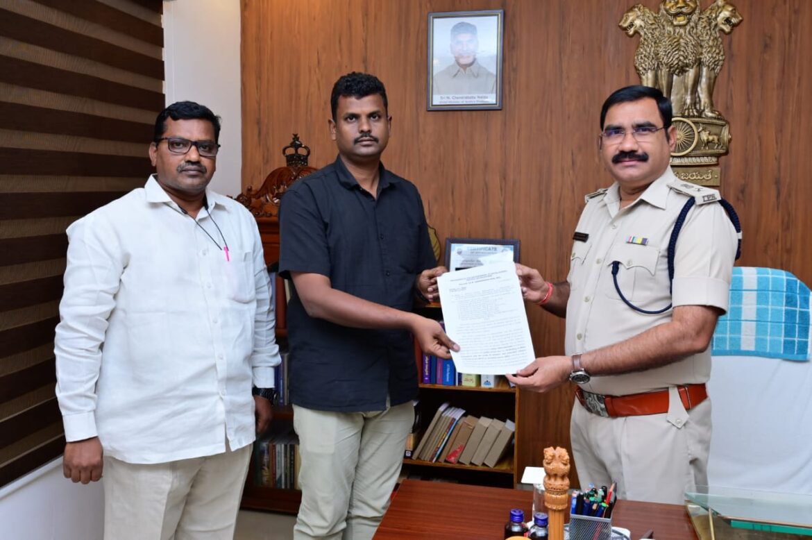 The Desk…Machilipatnam : మరణించిన పోలీసు సిబ్బంది కుటుంబాలకు అండగా ఉంటాం – జిల్లా ఎస్పీ