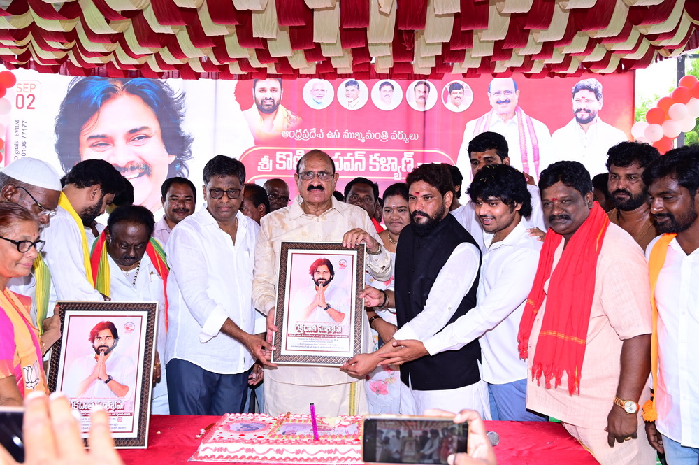 The Desk…Kaikaluru : క్యాంప్ ఆఫీసులో ఘనంగా ఉపముఖ్యమంత్రి పవన్ కళ్యాణ్ జన్మదిన వేడుకలు