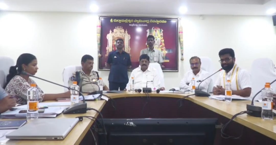 The Desk…Indrakeeladri : దసరా ఉత్సవాల ఏర్పాట్లపై మంత్రి ఆనం సమీక్ష