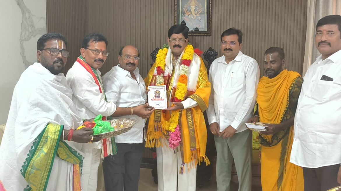 The Desk…Amaravati : జాతర మహోత్సవానికి మంత్రిని ఆహ్వానించిన వెంకటగిరి ఎమ్మెల్యే రామకృష్ణ