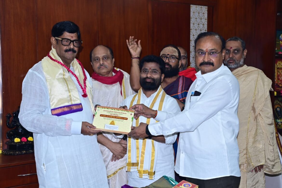 The Desk…Amaravati : మంత్రి ఆనం కు ఆహ్వాన పత్రిక