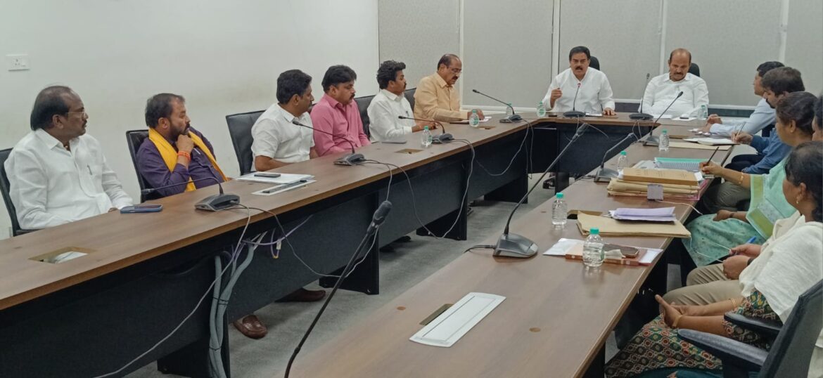 The Desk…Eluru : కృష్ణ కాలువ గట్టు సుందరీకరణ అంశం పై అటవీ శాఖ అధికారులతో జిల్లా ఎమ్మెల్యేలు, మంత్రుల సమావేశం