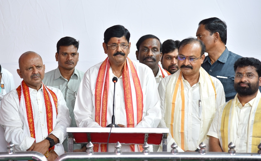 The Desk…Indrakeeladri : బెజవాడ కనక దుర్గమ్మ సేవలో మంత్రి ఆనం రామనారాయణ రెడ్డి