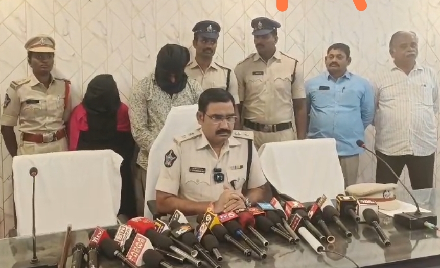 The Desk…Machilipatnam : చోరీలకు పాల్పడుతున్న దంపతులను అరెస్ట్… రూ.20 లక్షల బంగారు వస్తువుల రికవరీ