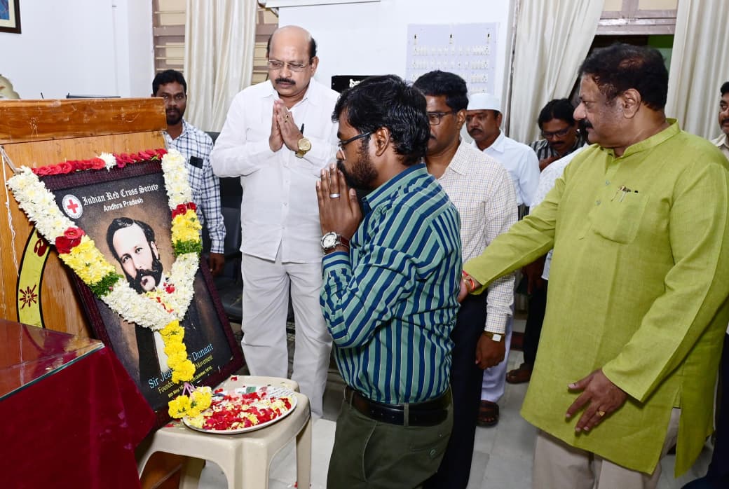 The Desk…Machilipatnam : ఆదర్శవంతమైన రెడ్ క్రాస్ సొసైటీగా నిలిపేందుకు కృషి చేస్తాం : జిల్లా కలెక్టర్ బాలాజీ
