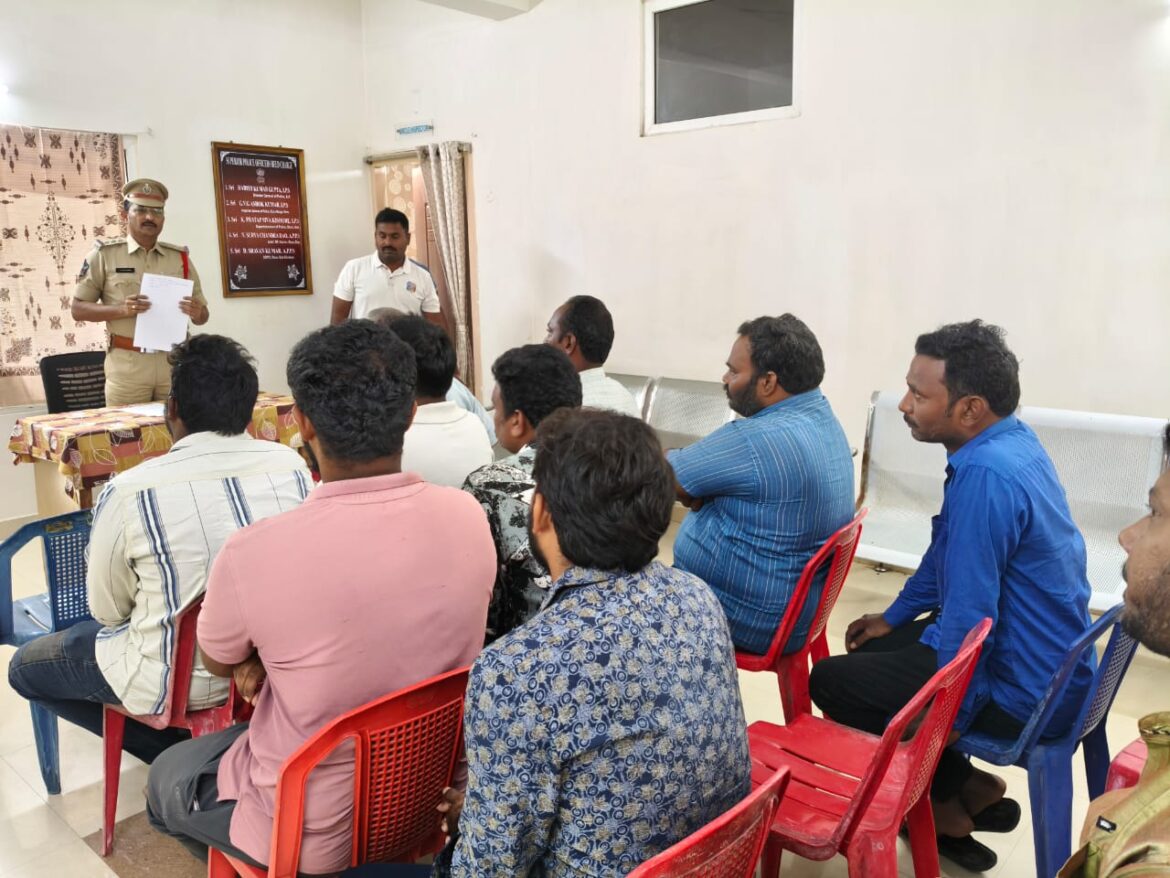 The Desk…Kaikaluru : నిబంధనలు పాటిస్తూ బాణాసంచా విక్రయాలు జరుపుకోవాలి : కైకలూరు రూరల్ సీఐ రవికుమార్