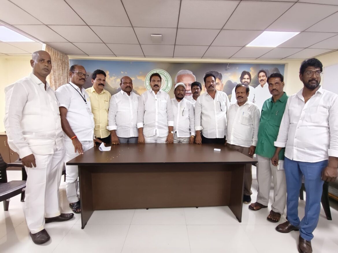 The Desk…Gollapudi : కాకినాడ జిల్లాను “MSN కాకినాడ జిల్లా” గా నామకరణం చేయాలి                        ➖చైర్మన్ చిలకలపూడి పాపారావు