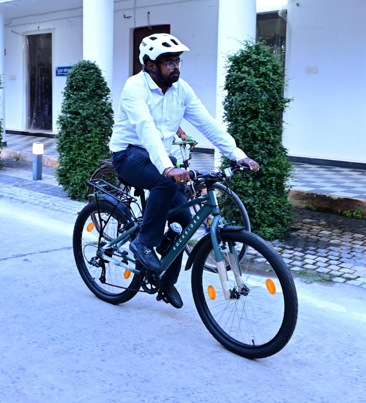 The Desk…Machilipatnam : సౌర విద్యుత్ వినియోగించండి … వాయు కాలుష్యాన్ని తగ్గించండి –– జిల్లా ప్రజలకు కలెక్టర్ డీకే బాలాజీ పిలుపు